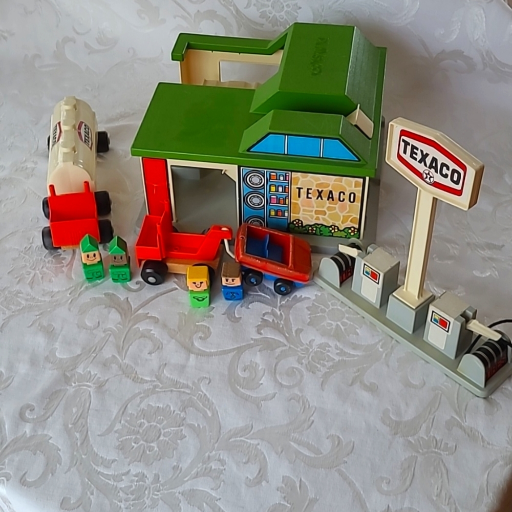Vintage Playskool Texaco Garage and accessories